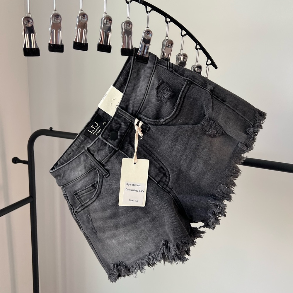 NWT Letter to Juliet Black Wash Denim Jean Short XS